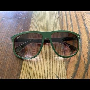 Ray Ban Green RB4147